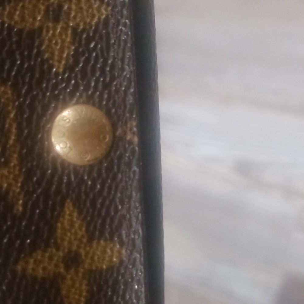Louis Vuitton Brown and Gold Monogram Key Case - Picture 6 of 14